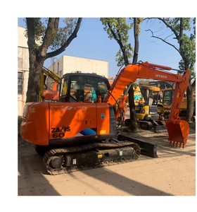 Excavatrice compacte d'occasion Hitachi ZX60 à faible nombre d'heures de fonctionnement, économique et largement utilisée dans les projets agricoles - Product Image 3