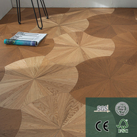 Parquet en chêne feuille de lotus multicouche, revêtement de sol en bois d'ingénierie avec incrustation artistique motif éventail pour maisons de luxe et usage commercial