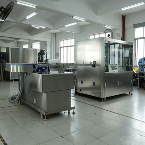 Machine de gravure laser UV automatique haute vitesse pour bouchons de bouteilles avec inspection par vision de codes QR et tri des données pour la traçabilité des produits - Product Image 4