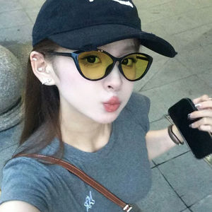 Gafas ultraligeras para miopía con forma de ojo de gato, montura de PC, índice refractivo 1,50, protección UV, cambio de color, bloqueo de luz azul para mujer, noche - Product Image 1