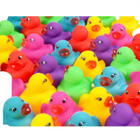 Mini canards en caoutchouc colorés, jouets de bain et de piscine, flotteurs, jouets qui couinent, cadeaux de fête pour enfants, fournitures d'anniversaire, fabriqués en Chine