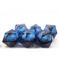 Grand Jumbo D20 RPG Dice 50mm Blue Dragon Eye Inclusion avec bord tranchant et matériau en résine à inclusion liquide unique