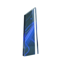 Trophée personnalisé en acrylique transparent avec un design géométrique moderne pour la reconnaissance d'entreprise ou les cérémonies événementielles