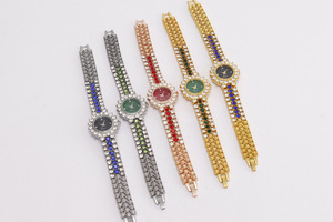 Reloj de Cuarzo Redondo para Mujer, Estilo Hip Hop, con Correa de Aleación Metálica en Oro, Plata y Oro Rosa, con Incrustaciones de Diamantes de Imitación de Colores, Venta Caliente de Fábrica - Product Image 3