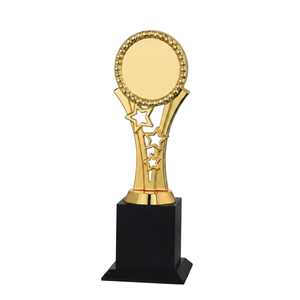Premio de metal duradero con un acabado brillante y base estable para una presentación profesional. - Product Image 1