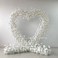 Décoration de scène écologique en forme de cœur pour demande en mariage, avec fleurs artificielles en soie de luxe de haute qualité