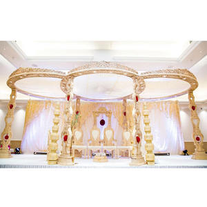 Couronne de mariage traditionnelle gujaratienne, mandap en bois, magnifique mandap sur le thème de Bajirao Mastani, mandap de mariage indien, vedika mandap, États-Unis - Product Image 1