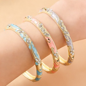Pulsera Yiwu de aleación delicada, estilo étnico vintage, de lujo ligero, con esmalte de goteo de aceite y cloisonné abierto, de estilo europeo-americano transfronterizo - Product Image 1