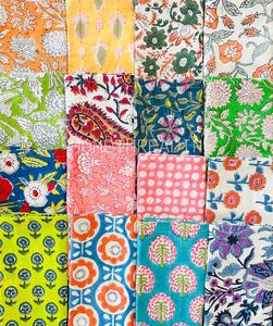 Nappe de mariage vintage faite à la main en coton imprimé floral carré, motif imprimé au bloc, écologique et durable - Product Image 2