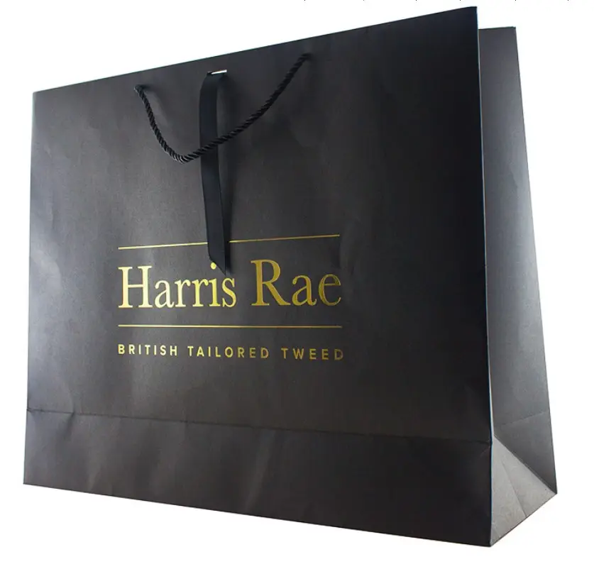 थोक काले पेपर बैग कपड़ों के लिए उपहार पेपर बैग गर्म सोने मुद्रांकन पोर्टेबल काले क्राफ्ट शॉपिंग पैकेजिंग