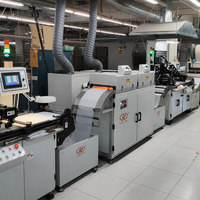 Yeni Profesyonel 2 Renkli Tam Otomatik Serigrafi Baskı Makinesi UV Kürleme Sistemi Yüksek Hızlı 330x450mm Plastik Kağıt PVC için