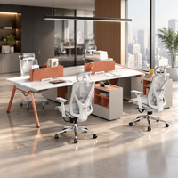 Poste de travail modulaire pour 4 personnes avec cloison de séparation, armoire de rangement latérale, chaise ergonomique en maille, ensemble de bureau BIFMA pour personnel