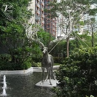 Statue de cerf en fibre de verre, ornement moderne abstrait, art populaire personnalisé, sculpture animale artisanale en argent pour l'extérieur