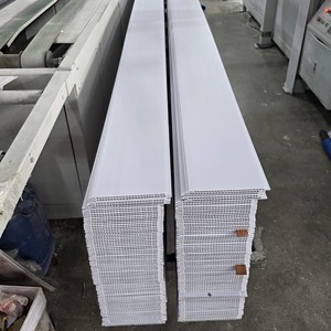 Échantillon gratuit de panneaux de <span class=keywords><strong>plafond</strong></span> en PVC minimalistes, <span class=keywords><strong>blanc</strong></span> brillant <span class=keywords><strong>mat</strong></span>, imperméables, pour l'intérieur - Product Image 4