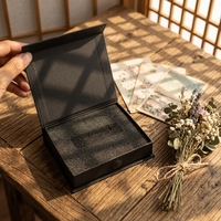 Boîte en carton en forme de livre à succès, avec couvercle rabattable et doublure en mousse EVA, pour emballage d'accessoires électroniques, boîte cadeau pour clé USB