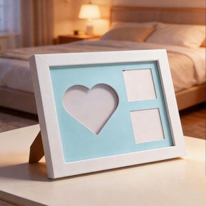 Cœur en carton. Placé sur une surface plane ou accroché au mur. Cadre <span class=keywords><strong>photo</strong></span> commémoratif pour <span class=keywords><strong>les</strong></span> empreintes <span class=keywords><strong>de</strong></span> <span class=keywords><strong>mains</strong></span> et <span class=keywords><strong>de</strong></span> pieds d'enfants - Product Image 5