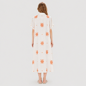 Abito Lungo Estivo Bohemien in Lino con Stampa Floreale, Vestito Maxi a Maniche Corte con Bottoni, Stile Etnico Arancione Ricamato Bianco - Product Image 6
