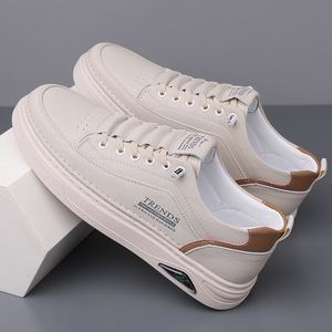 รองเท้าผ้าใบลำลองผู้ชายสีขาวหนังแท้ ส้นเตี้ย พื้นยางกันลื่น ดีไซน์ทันสมัย - Product Image 2