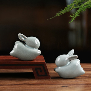 Figurine en céramique de lapin mignon, style Ru Kiln, ornement décoratif pour plateau à thé - pour cadeaux - Product Image 1