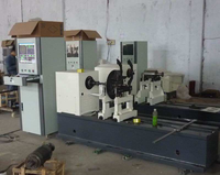 Machine d'équilibrage haute vitesse YYW-100A pour arbres de transmission de turbines et moteurs dynamiques biplanaires