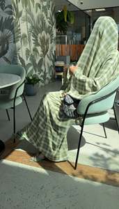 Vêtements d'usine Oem personnalisés, <span class=keywords><strong>tartan</strong></span> à carreaux ouvert sur <span class=keywords><strong>le</strong></span> devant, surdimensionné, voyage musulman à Dubaï 2025, nouvelle abaya élégante de l'Aïd Ramadan pour femmes - Product Image 2