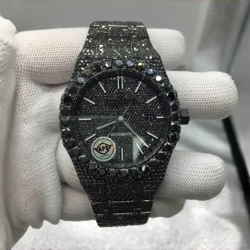 นาฬิกาโมอิสซาไนต์