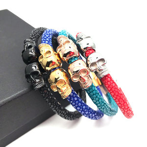 Bracelet en cuir de luxe unisexe ODIAN, design tête de requin punk plaqué or multicolore - Product Image 3