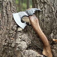 Hache Viking forgée à la main avec crochet fonctionnel - Hachette robuste pour le bushcraft, la survie en camping et la fendage du bois en extérieur