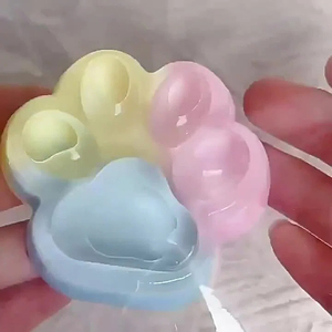 Vente directe usine en gros : Jouet anti-stress unique en TPR en forme de patte de chat, à récupération lente, cadeau idéal pour chat et hamster - Product Image 1