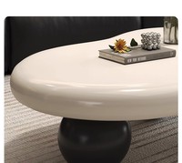 Mesa de centro de teca nórdica de lujo de celebridad de Internet inspirada en la nube de estilo Crema para sala de estar creativo pequeño arte Irregular