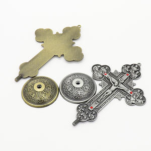 Croix de Jésus catholique, décoration de bureau à domicile, métal rétro, ornements en métal moulé, accessoires décoratifs élégants sur le thème de la croix - Product Image 3
