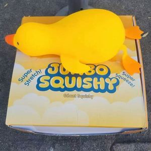 Juguete Antiestrés Extra Grande, Suave y Gigante, en Forma de Tiburón, Juguete de Peluche de Pato Amarillo Grande de Ascenso Lento para Adultos - Product Image 2