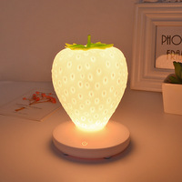 Dropshipping Gift CJH Creative Home Strawberry Night Light Lampe d'ambiance décorative LED Silicone Eye Protection Desk Lamp