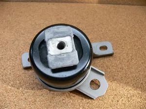 OEM LR024730 LR000597 LR039527发动机支撑垫用于路虎极光发现者<span class=keywords><strong>2</strong></span>的液压悬架橡胶支架 - Product Image 3