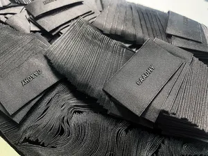 新しいデザイン3D織りブラックネックラベルカスタムブランド名衣類ラベルロゴプリント3D印刷ポリエステルラベル