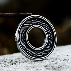 SS8-756P פלדה חייל מותאם אישית נירוסטה נורדי ויקינג הבכור Futhark רונה שרשרת פגאני מעגל רוני תליון לגברים נשים - Product Image 2