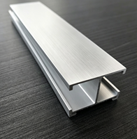 Système de montage de panneaux solaires sur carport en aluminium sur mesure pour le stationnement double commercial et résidentiel
