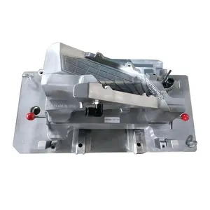 Parti di stampaggio in plastica ad iniezione di acciaio CNC modello personalizzato II TJ auto paraurti posteriore per finestrino produttore di stampi