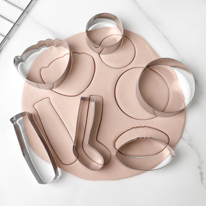 Ensemble de découpoirs à biscuits sur le thème du sport en acier inoxydable, formes de football, rugby, trophée, maillot, moule à biscuits, outil de pâtisserie pour fêtes et bars - Product Image 5