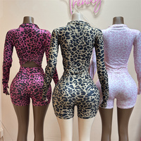 Ensemble de sport deux pièces imprimé léopard pour femme : haut court zippé à manches longues et short cycliste taille haute – Tenue tendance assortie