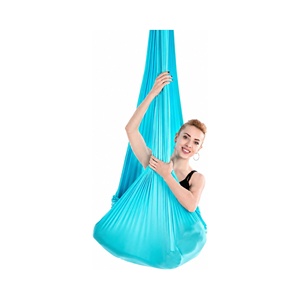 Hamac de yoga aérien en tissu de soie premium pour le yoga antigravité et les inversions - Product Image 1