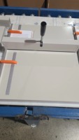 Machine à plier le papier multifonctionnelle manuelle : machine à plier et à découper