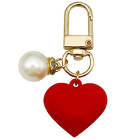 Llavero Colgante de Resina con Diseño de Corazón Rojo Brillante para Niñas, Accesorios Pequeños y Frescos para Parejas, Adornos Colgantes para Bolsos