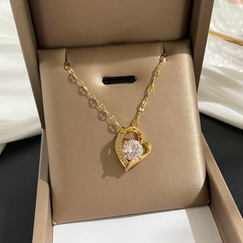 Collier en acier titane H214, pendentif en cuivre