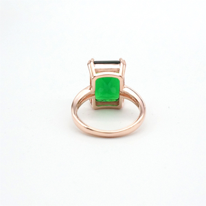 Este anillo de circón de quilates Esmeralda cuadrado exagerado cuenta con un estilo audaz que brilla en eventos de moda y agrega un toque llamativo - Product Image 4