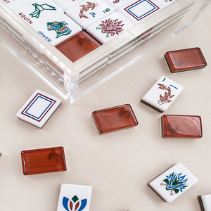 Venta al por mayor de fichas de mahjong acrílicas modernas de cuatro capas con diseño de madera, talladas, estilo americano, para juegos de ajedrez. - Product Image 6