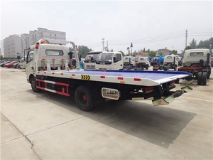 Camion de <span class=keywords><strong>remorquage</strong></span> à plateau plat Dongfeng 4x2, vente, état neuf, transmission manuelle, diesel, <span class=keywords><strong>prix</strong></span> bas, un remorqueur pour deux véhicules, dépanneuse à plateau - Product Image 6