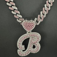 Collier Hip Hop Bling avec Pendentif Lettre Cursive A-Z Cœur Rose Glacé en Alliage et Zircon Cubique Rose-Blanc, Chaîne Cubaine Bicolore, Cadeau de Fête