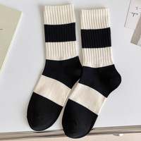 Chaussettes mi-mollet rayées noires et blanches pour femmes, nouvelles chaussettes longues en coton respirantes et anti-odeurs pour l'automne et l'hiver