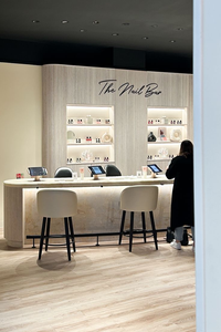 Escritorio de uñas de lujo moderno Salón de belleza Manicura Estación de arte con múltiples asientos Barra de uñas de lujo - Product Image 6